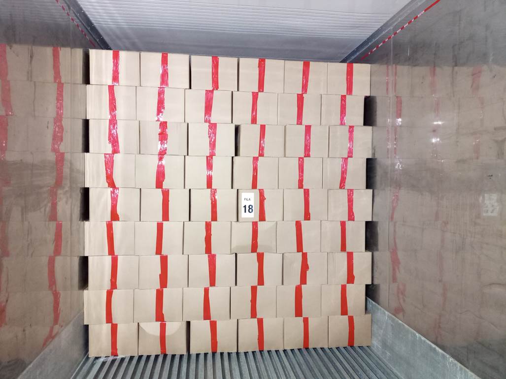 Imagen que contiene edificio, tabla, cuarto, hombre

El contenido generado por IA puede ser incorrecto.