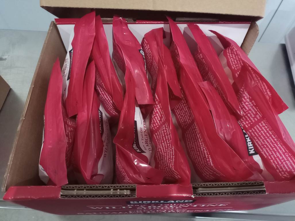 Imagen que contiene tabla, caja, alimentos, escritorio
El contenido generado por IA puede ser incorrecto.