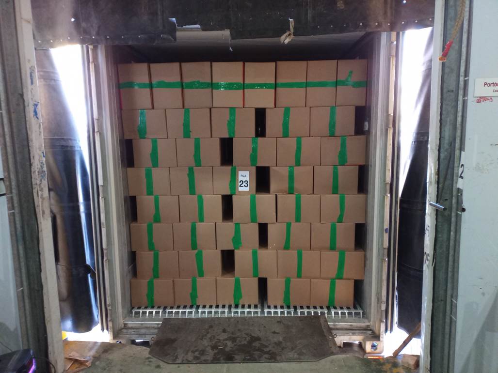 Imagen que contiene interior, refrigerador, cocina, puerta

El contenido generado por IA puede ser incorrecto.