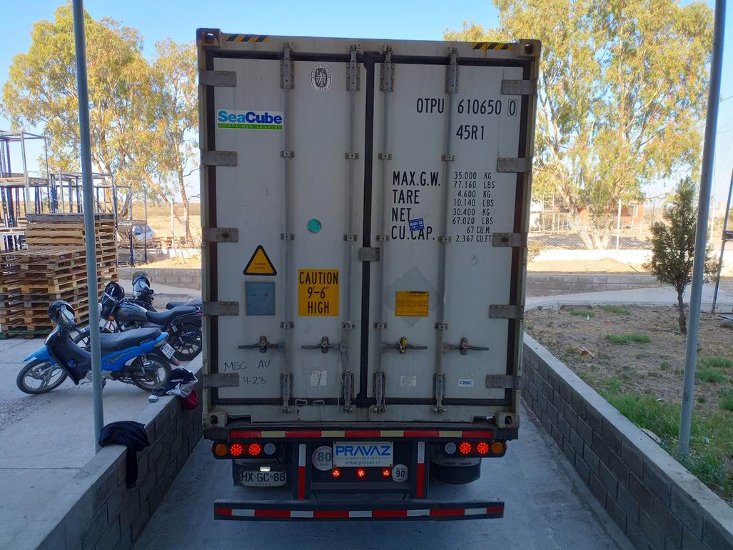 Imagen que contiene exterior, camino, camioneta, calle
El contenido generado por IA puede ser incorrecto.