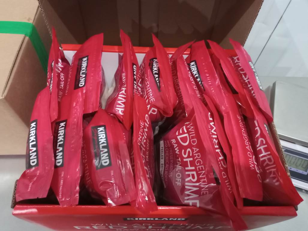 Imagen que contiene interior, tabla, comida, fila

El contenido generado por IA puede ser incorrecto.